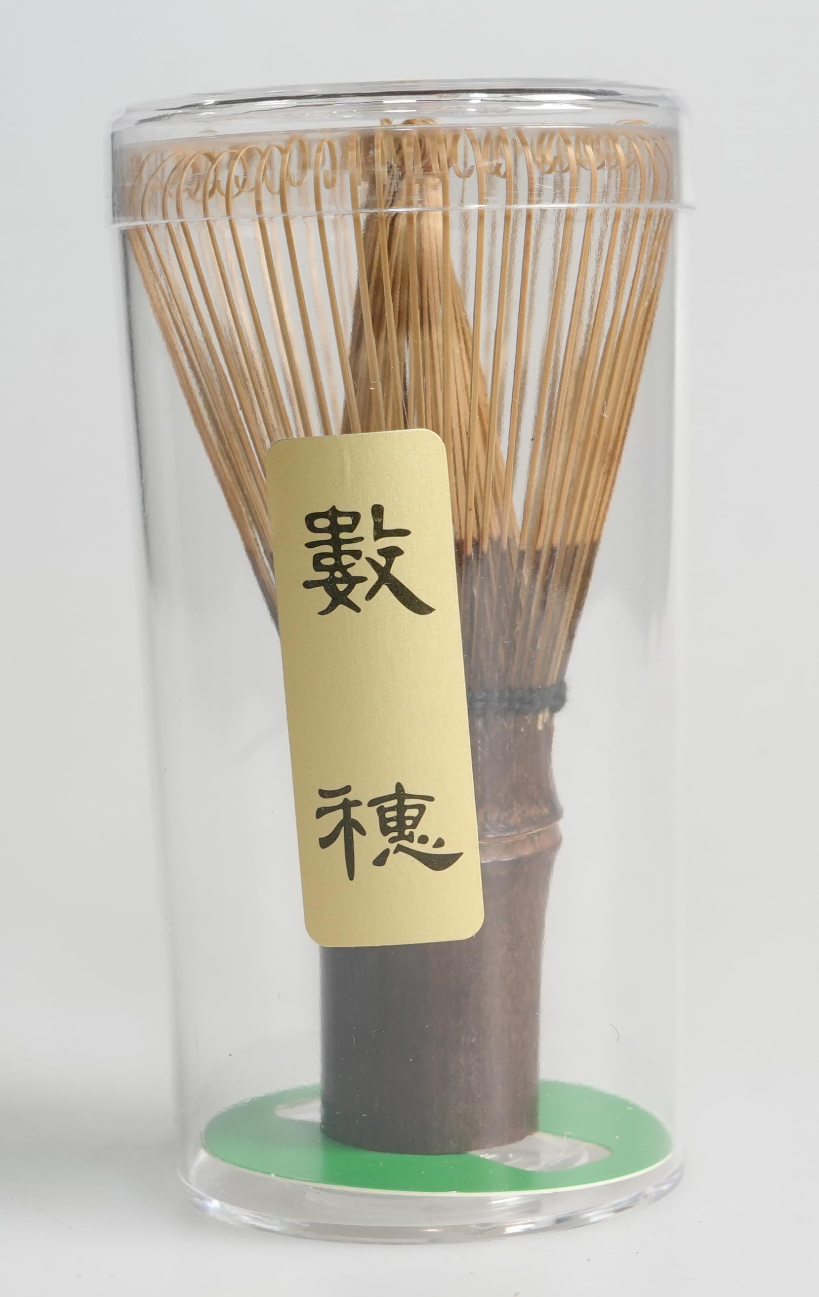• 【茶道具 茶筅】茶道用の茶筅です。伝統工芸士 山本先生作の黒竹数穂茶筅で、非常に丈夫で点てやすく、煤竹茶筅の練習用としてもおすすめです。日本製、国産の安心な茶筅です。 • 【茶筅(ちゃせん)】抹茶を点てる竹製の道具です。茶筌とも書きます。白竹、煤竹、紫竹、黒竹などの材質があり、形姿は、真穂、数穂、荒穂などの種類に分かれます。各流儀で使用されるものが材質、形姿によって異なります。 • 【素材】黒竹　【種類】数穂 • 商品寸法/本:(長さx幅x高さ)6 x 6 x 11.5 cm • 梱包重量/本:72g