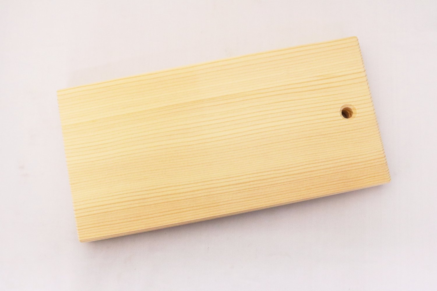 • 本体サイズ:33x16.5x1.4cm • 本体重量:250g • 素材・材質:スプルース • 生産国:日本