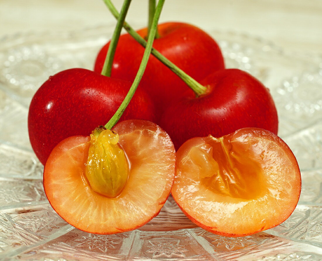 『仁木町の大粒さくらんぼ』北海道産(佐藤錦または紅秀峰)　 秀品 約1kg（約500g×2p）2～3Lサイズ 　 化粧箱　 ※冷蔵 　JAおたる 送料無料のサムネイル