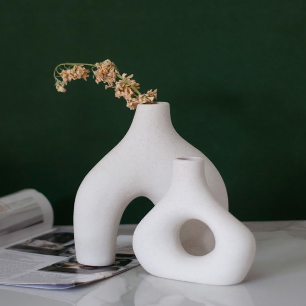 モダンでシンプルな陶器の花瓶、ドライフラワーアレンジメント、アートスタイルのホームステイ、リビン..