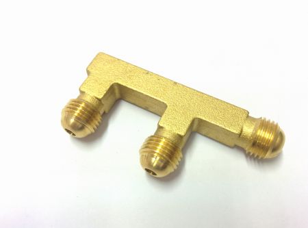 銅燃料パイプ用 F型ニップル(径 1/4B・外径8mm送油管用)