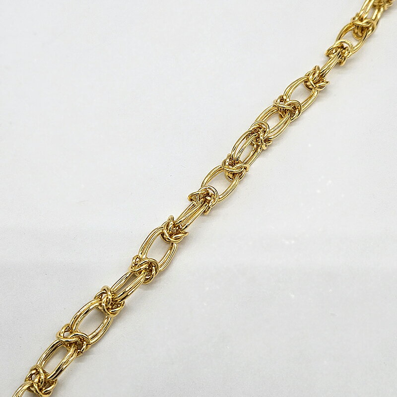 デザインリングチェーンです。 【サイズ】 太さ：約6.5mm 線径：約1mm チェーンはメッキ加工のため2～3営業日ほどお時間をいただきます。 在庫切れになっている商品や大口注文・ネックレス加工をご希望されるお客様はお気軽にお問い合わせください。 全てのチェーンに於いて、金・銀・黒・古美・マット金・マット銀・シルバー・ピンクゴールドメッキなど様々なメッキ加工をお受けいたします。