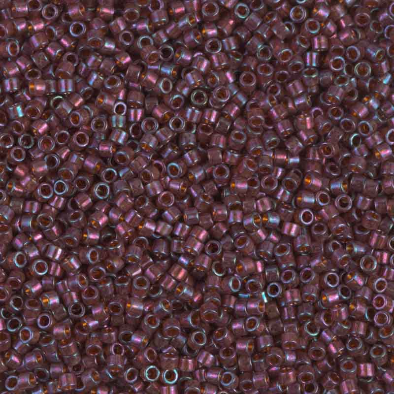 【サイズ】11/0外径：約1.6mm 穴の大きさ：約0.8mm 糸が通りやすいよう穴が大きめであり、ガラスの部分が薄く軽いビーズです。 ビーズ織り・ビーズステッチに適しています。 ※製造ロットにより、同じ品番でも多少の色違いが生じる場合があります。予めご了承ください。