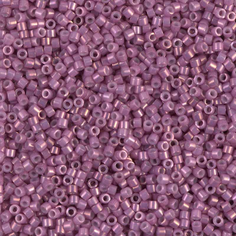 【サイズ】11/0外径：約1.6mm 穴の大きさ：約0.8mm 糸が通りやすいよう穴が大きめであり、ガラスの部分が薄く軽いビーズです。 ビーズ織り・ビーズステッチに適しています。 ※製造ロットにより、同じ品番でも多少の色違いが生じる場合があ...