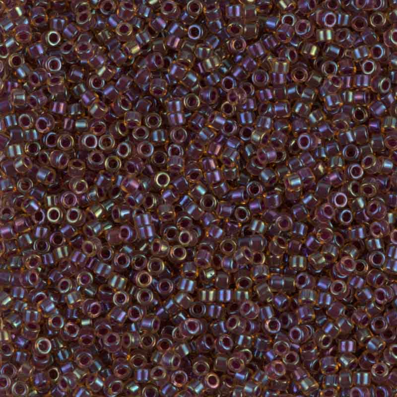 【サイズ】11/0外径：約1.6mm 穴の大きさ：約0.8mm 糸が通りやすいよう穴が大きめであり、ガラスの部分が薄く軽いビーズです。 ※製造ロットにより、同じ品番でも多少の色違いが生じる場合があります。予めご了承ください。 ビーズ織り・ビーズステッチに適しています。
