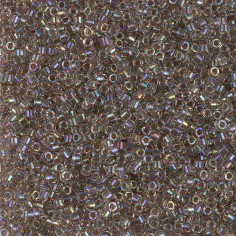 【サイズ】11/0外径：約1.6mm 穴の大きさ：約0.8mm 糸が通りやすいよう穴が大きめであり、ガラスの部分が薄く軽いビーズです。 ※製造ロットにより、同じ品番でも多少の色違いが生じる場合があります。予めご了承ください。 ビーズ織り・ビーズステッチに適しています。