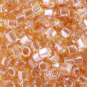 【サイズ】11/0外径：約1.6mm 穴の大きさ：約0.8mm 糸が通りやすいよう穴が大きめであり、ガラスの部分が薄く軽いビーズです。 ビーズ織り・ビーズステッチに適しています。 ※製造ロットにより、同じ品番でも多少の色違いが生じる場合があります。予めご了承ください。