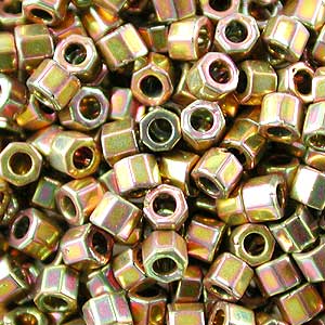 【サイズ】11/0外径：約1.6mm 穴の大きさ：約0.8mm 糸が通りやすいよう穴が大きめであり、ガラスの部分が薄く軽いビーズです。 ビーズ織り・ビーズステッチに適しています。 ※製造ロットにより、同じ品番でも多少の色違いが生じる場合があります。予めご了承ください。