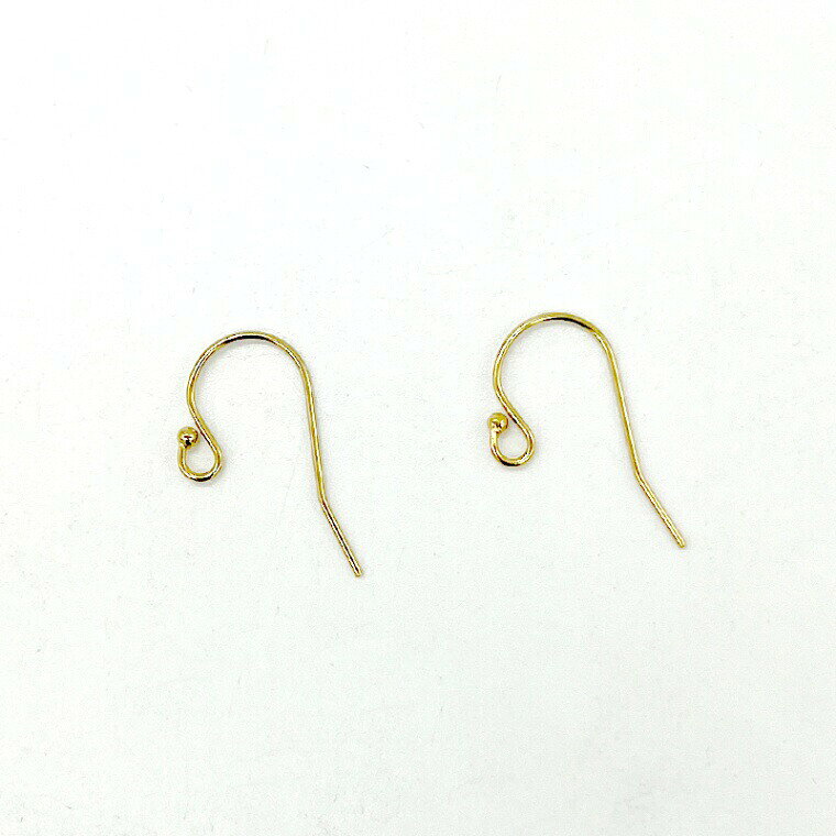 ピアス(フィッシュフック型・玉付き) 先端に玉が付いており、丸カン等のパーツを通した後に、玉側のU字を閉じて使います。 サイズ：11.5x20mm ゴールドフィルド(K14GF)のパーツです。 アメリカ等の海外から、高品質なゴールドフィルド製品を取り寄せています。 【ご注意ください】 ・変色しにくい素材ですが、全くお手入れをしなかったり装着したままの場合は、徐々にくすみ等が生じてしまうことがございます。 研磨剤の入っていない柔らかい布で優しく拭いたり、変色防止アイテムを併用してお手入れしてください。 ・お使いのブラウザや画面設定により、商品のカラーが実際と異なって見える場合がございます。 ・為替の変動等に伴い価格を変更させていただく場合がございます。 ゴールドフィルド（KGF）とは 真鍮や銅などのベースメタルに、総質量の5％相当の金を張り合わせている素材です。 ゴールドフィルドは金の厚みが多い分、金メッキ(KGP)製品よりも格段に変色しにくく、輝きが長持ちします。 また、ゴールドの膜が厚いことで錆びや剥がれが起こりにくいため、金属アレルギーを持っている方にもオススメです。 ※金属アレルギーには個人差がございます。 当店ではK14(14金)のゴールドフィルド製品を取り扱っております。
