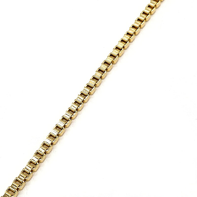 デザインチェーンです。 【サイズ】 太さ：約5mm 線径：約5mm 品番 T180 販売単位 10cm単位(切り売り) ※数量「1」の場合は「10センチ」、数量「2」の場合は「20センチ」が繋がった状態で発送します。 (チェーンの性質上、ご注文総数によっては複数に分かれた状態でお送りする場合がございます。) ご注意ください ※こちらの商品はメッキ加工に2〜3営業日お時間をいただく場合がございます。 ※金色メッキはロットによって色味が異なる場合がございます。 ※お使いのブラウザや画面設定により、商品のカラーが実際と異なって見える場合がございます。 使用用途 アクセサリーの製作、バッグの持ち手、衣装への縫い付け 等 チェーンについて こちらの商品は当店のグループ会社で独自にデザインされたチェーンです。 当店では個性的なチェーンパーツを多数取り扱っております。