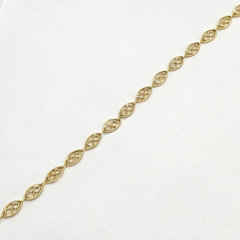 デザインチェーンです。 【サイズ】 太さ：約5mm 線径：約2mm チェーンはメッキ加工のため2～3営業日ほどお時間をいただきます。 在庫切れになっている商品や大口注文・ネックレス加工をご希望されるお客様はお気軽にお問い合わせください。 全てのチェーンに於いて、金・銀・黒・古美・マット金・マット銀・シルバー・ピンクゴールドメッキなど様々なメッキ加工をお受けいたします。