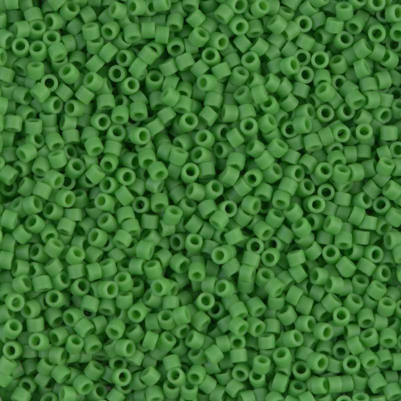 【サイズ】11/0外径：約1.6mm 穴の大きさ：約0.8mm 糸が通りやすいよう穴が大きめであり、ガラスの部分が薄く軽いビーズです。 ※製造ロットにより、同じ品番でも多少の色違いが生じる場合があります。予めご了承ください。 ビーズ織り・ビーズステッチに適しています。