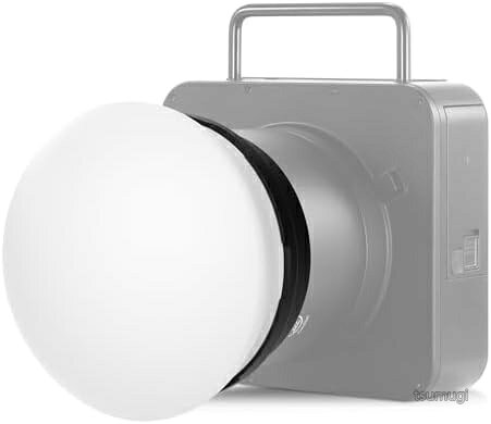 商品の特徴・【拡散光出力】シリコン製ディフューザーは、強いフラッシュ光を柔らかく自然光に変換します。シャープな影やホットスポットを軽減し、より魅力的な仕上がりを実現し、ポートレート撮影、結婚式、商品撮影などに最適で、コンテンツクリエイターやインフルエンサーにとって必要なアイテムとして最適です。・【柔らかく丈夫】ディフューザーは優れたシリコンで作られ、頑丈さと柔軟性を兼ね備えており、圧縮、ねじれ、移動中の摩耗にも耐え、形状を崩すことなく使用できます。・【丸型マグネットアダプターリング】丸型マグネットアダプターリングはQ4 Q4PRO Q6フラッシュに直接取り付けられ、撮影中にしっかりと固定されます。・【クイックマグネットアタッチメント】ディフューザーはマグネットを内蔵され、丸型マグネットアダプターリングに素早くしっかりと装着します。・【Q4 Q4PRO Q6フラッシュ専用】カメラ撮影アクセサリー用フラッシュディフューザーは、コンパチブル NEEWER Q4 Q4PRO Q6スピードライトのみ、他のモデルには非対応のでご注意ください。使用しないときは、ライトの放熱を良くするため、ディフューザーを速やかに取り外してください。お客様都合のキャンセルはお控えください。また他モールにて併売を行っており、Amazon 社のFBA マルチチャネルサービスを一部活用しております。梱包にAmazon ロゴの記載やAmazonの配達員が商品をお届け、また置き配になる可能性がございますので予めご了承ください。