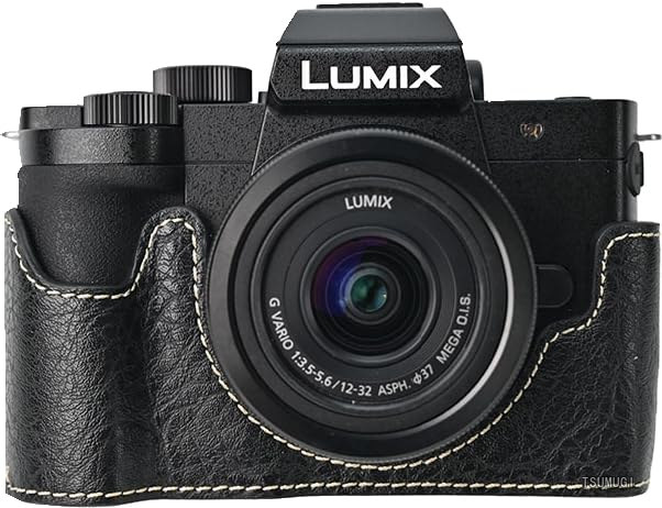 【送料無料】ハンドメイドPUレザーハーフカメラケースバッグカバーボトムオープニングバージョン Panasonic Lumix G100K用 ネックストラップ付き(ブラック)