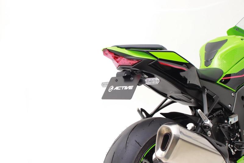 ACTIVE (アクティブ) フェンダーレスKIT LEDナンバー灯付き ブラック ZX-10R/ZX-10RR /ZX-10R SE 1157102適合車種：ZX-10R 16-22/ZX-10RR 17-21/ZX-10R SE 19カラー：ブラック材質[素材]：アルミ製リフレクター：備考：＊装着には別売りの汎用リフレクターキットが必要です