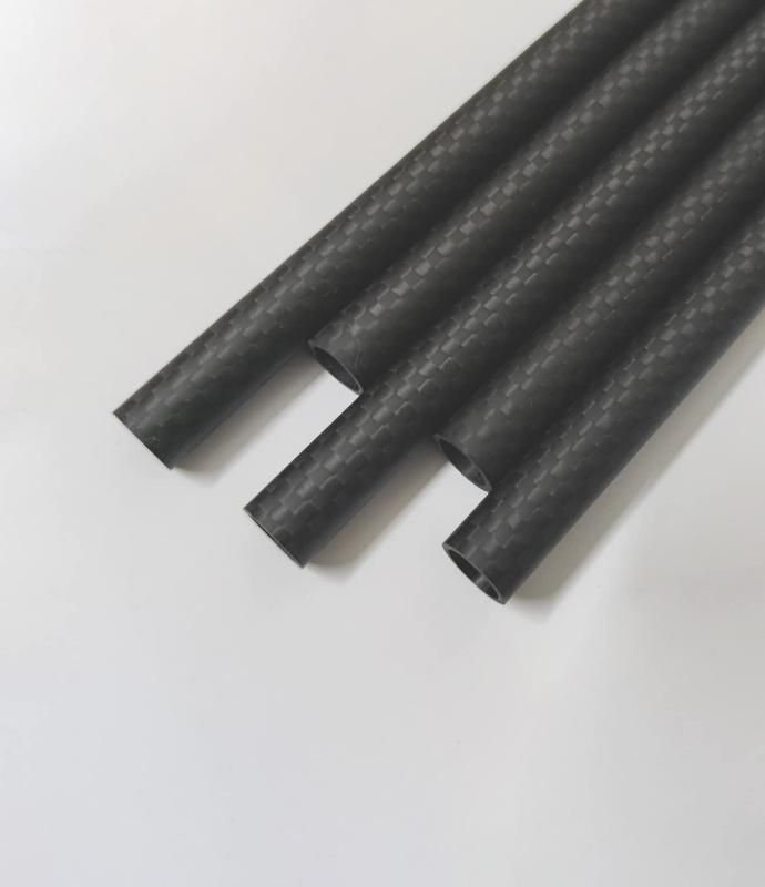 3Kカーボンパイプ 中空チューブ 炭素繊維 内径8mm x 外径10mm x 長さ330mm (2本) 平織りマット表面材料: 100％ピュアカーボンファイバーサイズ:8*10*330MM(内径x外径x長さ)表面: 3K、平織り、りマット表面特徴: 軽量、高剛性、高強度、高い振動減衰性、低い熱膨張、高い熱伝導適用：ラジコン全般、無線制御の趣味、（車、おもちゃ、飛行機、トラック、ヘリコプター、など）