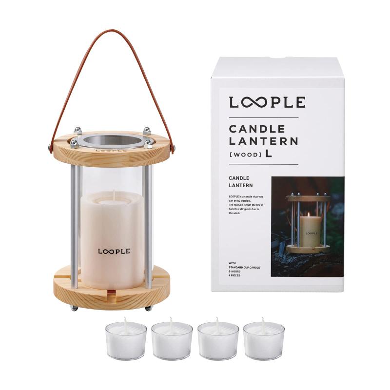 ［ LOOPLE ］ ループル キャンドルランタン 「 ウッド 」L (アイボリー) スタンダード カップキャンドル4個付き 燃焼時間:約5時間 無香料レザーのハンドル付きでパイン材とガラスを使った、存在感のあるキャンドルランタンです。ピラーキャンドルのような形状のホルダーにカップキャンドルを入れて使う、リフィル式です。キャンドルホルダーはハードワックス製。 ハードワックスはロウの一種です。ふつうのキャンドルと比べると、見た目や質感はあまり変わらず、溶けにくく少し硬いのが特徴です。セット内容 キャンドルランタン「ウッド」L：1個　カートリッジラウンド本体（アイボリー）：1個　スタンダードカップキャンドル（キャンドルランタン用）4個入り 無香料 ：1箱　 燃焼時間：約5時間対応カップキャンドル：スタンダードカップキャンドル（キャンドルランタン用)室内でも楽しめるキャンドルランタン。雰囲気たっぷりの夜を過ごしたい、自宅の庭やベランダでキャンプ気分を楽しみたい、何も考えない時間をつくりたいなど、室内空間をおしゃれに飾るインテリアグッズとしても活躍できます。