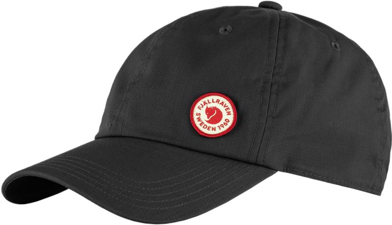 FJALL EN(フェールラーベン) アウトドア 帽子Fjällräven Logo Cap 13100181ユニセックス大人素材・材質:ポリエステル65%、 綿35%仕様:・G-1000 Lite (リサイクルポリエステルとオーガニックコットン)を使用。・軽量で通気性に優れます。・刺繍加工の通気孔あり。・背面の金属製アジャスターで調節可能。・左前に1960クラシックロゴ入り。サイズチャート:S/Mサイズ:頭囲54-58cm、L/XLサイズ:頭囲58-62cm商品重量:77g/Size SM性別:ユニセックス、原産国:中国
