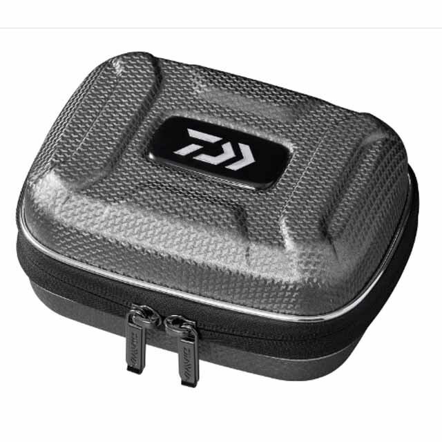 ダイワ／DAIWA　セミハードリールカバー　CV-S（A）　カラー：シルバー　（リール専用ケース）