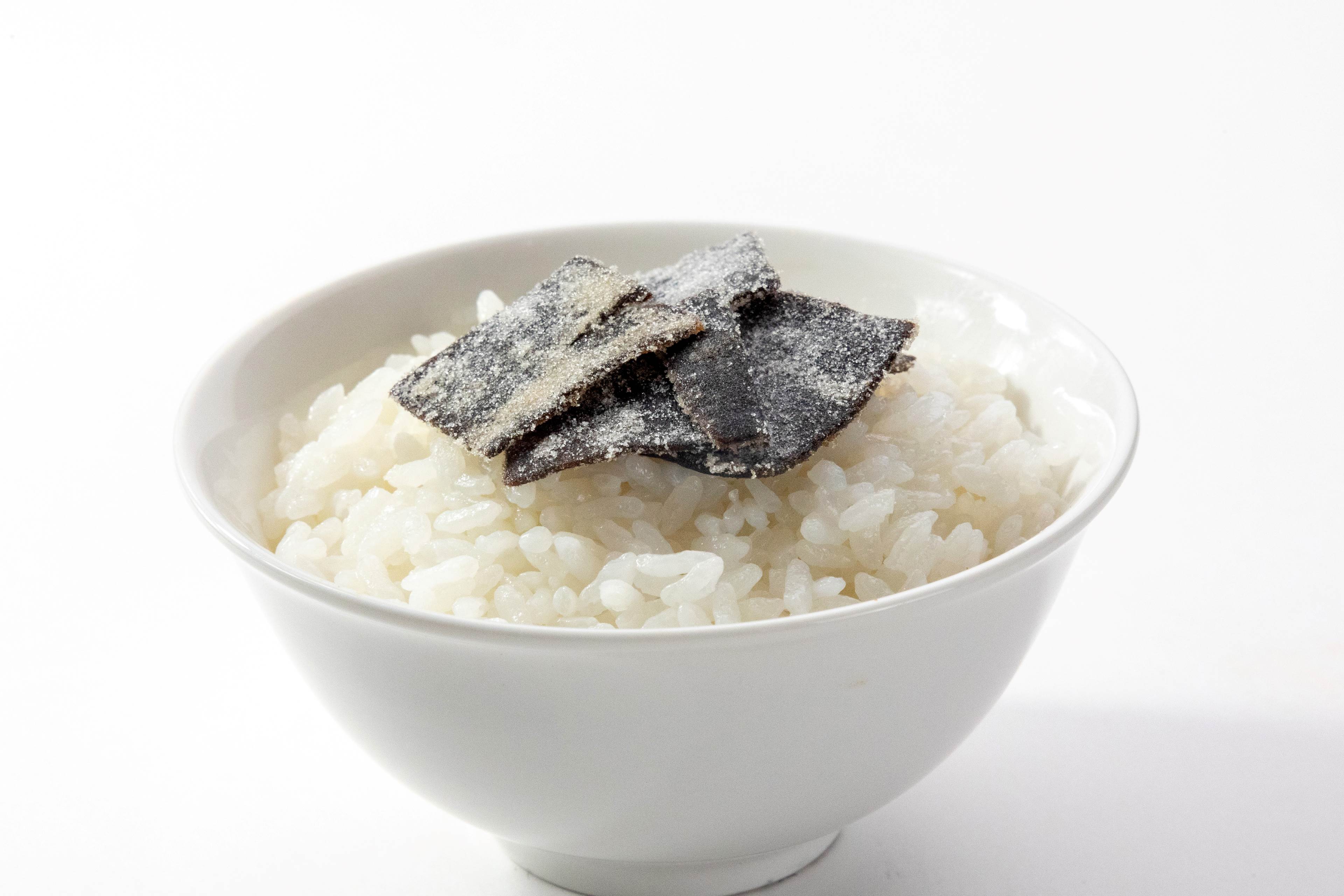 【佃煮物語 ひとくち塩昆布 50g】北海道道南産の天然真昆布を使用した角切りの汐吹き昆布です。肉厚ですが、柔らかめの仕上がりとなっております。国産 佃煮 つくだに 汐吹 塩吹き 塩昆布 角切 甘口 おかず おにぎり 具 しっとり 醤油