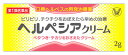 【必ずご確認ください】 ご注文内容に第1類医薬品が含まれる場合はご注文は確定されません。 ご注文後、購入履歴の詳細画面より服用に関する注意事項をご確認の上、 承諾していただく必要がございます。 承諾していただくことでご注文確定となります。 薬剤師が第1類医薬品をご使用いただけないと判断した場合は、第1類医薬品を含むすべてのご注文がキャンセルとなります。 あらかじめご了承くださいますようお願い致します。 ＞＞第1類医薬品を含むご注文後の流れについて詳しくはコチラをご覧ください。 お買い上げいただける個数は3個までです リニューアルに伴いパッケージ・内容等予告なく変更する場合がございます。予めご了承ください。 名　称 ヘルペシアクリーム 内容量 2g 特　徴 ◆ヘルペシアクリームは、抗ウイルス薬アシクロビルを配合した口唇ヘルペスの再発治療薬です。 ◆ピリピリ・チクチクなどの再発のきざしがあらわれたら、早めに治療を開始すると効果的です。 効能・効果 口唇ヘルペスの再発（過去に医師の診断・治療を受けた方に限る） 解説 口唇ヘルペスはヘルペスウイルスの感染によって起こる疾患です。一度感染したら、ヘルペスの症状がおさまってもウイルスはいなくなったわけではなく、神経細胞にじっと潜んでいます。風邪をひいたり、ストレス、疲労などにより体調が悪くなった時に再び、ピリピリ、チクチクといった前駆症状（再発のきざし）に引き続き、赤くはれ、水疱ができてきます。このように、潜伏したウイルス等が何かのきっかけで暴れ出すことを再発と言います。 用法・用量 1日3〜5回、適量を患部に塗布してください。 （唇やそのまわりにピリピリ、チクチクなどの違和感をおぼえたら、すぐに塗布してください） 解説 ・ピリピリ、チクチクといった感覚は、唇ヘルペスの再発のきざしです。このような再発の初期から使用してください。 ・使用時期は、毎食後、就寝前などの使用が目安です。 ・家族で初めて発症したと思われる人が誤って使用しないよう、十分注意してください。 ●用法・用量に関連する注意（1）定められた用法・用量を厳守してください。 （2）小児に使用させる場合には、保護者の指導監督のもとに使用させてください。 （3）目に入らないように注意してください。万一、目に入った場合には、すぐに水又はぬるま湯で洗ってください。なお、症状が重い場合には、眼科医の診療を受けてください。 （4）外用にのみ使用してください。 （5）口に入っても害はありませんが、なるべく口に入れたり、なめたりしないでください。 成分・分量 1g中 アシクロビル・・・50mg （ヘルペスウイルスの増殖をおさえます。） 添加物：グリセリン、ジメチルポリシロキサン、ステアリルアルコール、プロピレングリコール、流動パラフィン、L-メントール、ステアリン酸ソルビタン、ポリソルベート60、パラベン、クエン酸、クエン酸Na 区　分 第1類医薬品/口唇ヘルペスの再発治療薬、外皮用薬/日本製 ご注意 使用上の注意 ●してはいけないこと （守らないと現在の症状が悪化したり、副作用が起こりやすくなります） 1．次の人は使用しないでください （1）初めて発症したと思われる人、患部が広範囲の人。（初めて発症した場合は症状がひどくなる可能性があり、患部が広範囲に及ぶ場合は重症ですので、医師の治療を受けてください） （2）本剤、本剤の成分又はバラシクロビル製剤によりアレルギー症状を起こしたことがある人。（本剤の使用により再びアレルギー症状を起こす可能性があります） （3）6才未満の乳幼児。（乳幼児の場合、初めて感染した可能性が高いと考えられます） 2．次の部位には使用しないでください （1）目や目の周囲。（目に入って刺激を起こす可能性があります） （2）唇とそのまわりをのぞく部位。（口唇ヘルペスは唇及びその周囲にできるものです） ●相談すること 1．次の人は使用前に医師又は薬剤師に相談してください （1）医師の治療を受けている人。（医師から処方されている薬に影響したり、本剤と同じ薬を使用している可能性もあります） （2）妊婦又は妊娠していると思われる人。（薬の使用には慎重を期し、専門医に相談して指示を受ける必要があります） （3）授乳中の人。（同じ成分の医療用の内服薬で、乳汁への移行が確認されています） （4）薬などによりアレルギー症状を起こしたことがある人。（薬などでアレルギーを起こした人は、本剤でも起こる可能性があります） （5）湿潤やただれがひどい人。（症状がひどい場合は専門医に相談して指示を受ける必要があります） （6）アトピー性皮膚炎の人。（重症化する可能性がありますので専門医に相談して指示を受ける必要があります） 2．使用後、次の症状があらわれた場合は副作用の可能性があるので、直ちに使用を中止し、この説明書を持って医師又は薬剤師に相談してください 関係部位：症状 皮膚：発疹・発赤、はれ、かゆみ、かぶれ、刺激感、疼痛、乾燥、灼熱感、落屑（フケ、アカのような皮膚のはがれ）、じんましん （本剤によるアレルギー症状であるか、本剤の薬理作用が強くあらわれたものであると考えられ、このような場合、同じ薬を続けて使用すると症状がさらに悪化するおそれがあります） 3．5日間位使用しても症状がよくならない場合、又はひどくなる場合は使用を中止し、この説明書を持って医師又は薬剤師に相談してください （5日間位使用しても症状の改善が見られない時は、症状が重いか他の疾病によるものと考えるべきで、なるべくはやく医師又は薬剤師に相談してください） ●保管及び取扱い上の注意（1）直射日光の当たらない涼しい所に密栓して保管してください。 （2）小児の手のとどかない所に保管してください。 （3）使用前後によく手を洗ってください。 （4）他の容器に入れかえないでください。（誤用の原因になったり品質が変わることがあります） （5）使用期限を過ぎた製品は使用しないでください。なお、使用期限内であっても、開封後は6ヵ月以内に使用してください。（品質保持のため） ◆その他、本品記載の使用法・使用上の注意をよくお読みの上ご使用下さい。 製造販売元 大正製薬株式会社　東京都豊島区高田3丁目24番1号 提　携 グラクソ・スミスクライン社 お問合せ 大正製薬株式会社　お客様119番室　電話03-3985-1800 受付時間：8時30分〜21時(土、日、祝日を除く) 広告文責 株式会社ツルハグループマーチャンダイジング カスタマーセンター　0852-53-0680 文責：株式会社ツルハグループマーチャンダイジング　管理薬剤師　松原道子、薬剤師　堀壽子 JANコード：4987306062047【必ずご確認ください】 ご注文内容に第1類医薬品が含まれる場合はご注文は確定されません。 ご注文後、購入履歴の詳細画面より服用に関する注意事項をご確認の上、 承諾していただく必要がございます。 承諾していただくことでご注文確定となります。 薬剤師が第1類医薬品をご使用いただけないと判断した場合は、第1類医薬品を含むすべてのご注文がキャンセルとなります。 あらかじめご了承くださいますようお願い致します。 ＞＞第1類医薬品を含むご注文後の流れについて詳しくはコチラをご覧ください。