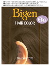 　 名　称 Bigen　HAIR　COLOR　ビゲン　ヘアカラー トリートメントタイプ　【白髪染め】 【6G　自然な褐色】 内容量 ヘアカラー1液：40mL　ヘアカラー2液：40mL 特　徴 ★白髪混じりの髪をおしゃれな色調に染め上げる トリートメントヘアカラーです。 ◆しなやかで美しいつやのある髪に染め上げます。 ◆明るい白髪染め4G・5G、自然な白髪染め6G・7G・8Gの5色があります。 ◎仕上がりの色調は、染める前の髪色、髪質、室温、放置時間などにより異なります。 ◎白髪の量が多めの方は明るめに、少なめの方は暗めに仕上がります。 ◎ヘアカラーやヘアマニキュアなどで染めた髪を、その色より明るく染め変えることは困難です。 対　象 白髪用 使用量の 目安 1箱全量でミディアムヘア(肩より短い)約1回分です。髪の量が多い方は2箱ご用意ください。 【分割使用】 できません。残った混合液はすぐに洗い流して捨ててください。 使用方法 ご使用前に必ず説明書をよく読んでお使いください。 (1)1液の全量を2液容器に加え、ノズルをつけて先端を指でおさえながら容器を10回ほど上下にひっくりかえしてよく混ぜ合わせます。 ※そのまま放置しないでください。 (2)乾いた髪全体に混合液をムラなくぬり、よくなじませます。 (3)そのまま20分ほど放置します。 ※混合液がたれて目に入るのを防ぐために、ガーゼまたは手ぬぐいでヘアバンドをしてください。 (4)よくすすいでからシャンプー・リンスで仕上げます。 ※混合液やすすぎ湯が目に入らないよう、特に注意してください。 成　分 【ビゲンヘアカラー　6G　(a)　1液】 有効成分：パラフェニレンジアミン、オルトアミノフェノール、パラアミノフェノール その他の成分：DPG、HEDTA・3Na2水塩、PEG-8、PG、POE(3)アルキル(12〜14)エーテル、POEオクチルドデシルエーテル、POEオレイルエーテル、イソプロパノール、エチル硫酸ラノリン脂肪酸アミノプロピルエチルジメチルアンモニウム(1)、強アンモニア水、ラウリルジメチルベタイン、香料 【ビゲンヘアカラー　(a)　2液】有効成分：過酸化水素水 その他の成分：DPG、POEオクチルドデシルエーテル、POE(5)ラウリルエーテル、ヒドロキシエタンジホスホン酸、ヒドロキシエタンジホスホン酸4Na、フェノキシエタノール、ヘキシルデカノール 区　分 医薬部外品：1液・2液/白髪染め/日本製 ご注意 必ずご購入前・ご使用前にお読みください。 ●ご使用の際は必ず使用説明書をよく読んで正しくお使いください。 ●ヘアカラーはまれに重いアレルギー反応をおこすことがあります。 ●次の方は使用しないでください。・今までに本品に限らずヘアカラーでかぶれたことのある方・今までに染毛中または直後に気分の悪くなったことのある方・頭皮あるいは皮膚が過敏な状態になっている方（病中、病後の回復時期、生理時、妊娠中等）・頭、顔、首筋にはれもの、傷、皮膚病がある方 ●ご使用の際には使用説明書にしたがい、毎回必ず染毛の48時間前に皮膚アレルギー試験（パッチテスト）をしてください。 ●薬剤や洗髪時の洗い液が目に入らないようにしてください。 ●眉毛、まつ毛には使用しないでください。 ●幼小児の手の届かない所に保管してください。 ●高温や直射日光を避けて保管してください。 ●幼少児には使用しないでください。 ●混合液は、容器に入ったままで放置しないでください。ガスが発生し、容器が破裂したりあふれ出たりして、まわりを汚すおそれがあります。 本品記載の使用法・使用上の注意をよくお読みの上ご使用下さい。 販売元 ホーユー株式会社名古屋市東区徳川一丁目501 お問合せ 【お客様相談室】電話：052-935-9941 広告文責 株式会社ツルハグループマーチャンダイジングカスタマーセンター　0852-53-0680 JANコード：4987205030062　