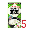 　 いつものごはんに食物繊維をプラス！ 1袋 2週間分（2g×14袋） 臭いのない、炊飯器向けの粉末寒天です。さっとお釜に入れるだけ！お米と一緒に炊くだけで、毎日食物繊維が手軽にとれます。お弁当などの冷やごはん、冷凍ごはんのパサつきを軽減。寒天の保水効果で冷凍したご飯を温め直しても、パサつかずふっくらします。手軽に健康新習慣をはじめましょう！ ・冷凍解凍でもパサつかない ・お弁当にも！ ・個包装 ・粉末寒天 【使い方（2-3合）】 1.お米2-3合を洗い、通常の水加減にします。 2.本品1袋を振り入れ、全体に軽くかき混ぜて炊飯してください。 3.炊き上がったら、全体をよく混ぜてお召し上がりください。 名称 寒天 原材料名 寒天（国内製造） 内容量 28g（2g×14袋）×5個 賞味期限 製造日より1095日 ※実際にお届けする商品の賞味期間は在庫状況により短くなりますので何卒ご了承ください。 保存方法 直射日光・高温多湿を避け、常温で保存 栄養成分表示1袋（2g）当たり 熱量：0kcal、たんぱく質：0g、脂質：0g、炭水化物：1.5g（糖質：0g、食物繊維：1.5g）、食塩相当量：0.003-0.03g 製造者 伊那食品工業株式会社 この商品のお買い得なセットはこちらから 伊那食品工業のその他の商品はこちらから