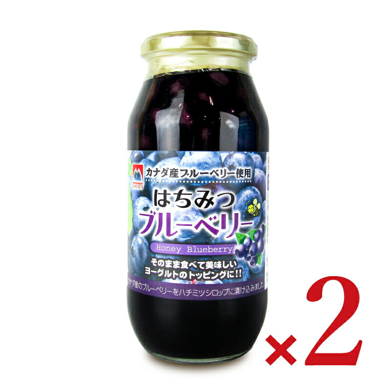 　 BIHOEN はちみつブルーベリー Honey Blueberry カナダ産ブルーベリー使用 そのまま食べて美味しい ヨーグルトのトッピングに！！ カナダ産のブルーベリーをハチミツシロップに漬け込みました。 【お召し上がり方】 ・そのままお召し上がりください。 ・ヨーグルトや手作りケーキのトッピングに ・シロップは冷水や牛乳、豆乳等で薄めてドリンクに 名称 ブルーベリー・シロップづけ 形状 全形 原材料名 ブルーベリー（カナダ）、はちみつ、濃縮レモン果汁／甘味料（スクラロース） 内容量 固形量：230g（内容総量：650g）× 2本 賞味期限 製造日より1年 ※実際にお届けする商品の賞味期間は在庫状況により短くなりますので何卒ご了承ください。 保存方法 ・（開封前）直射日光を避け常温で保存 ・（開封後要冷蔵）開封後は冷蔵庫（10℃以下）に保存し、お早めにお召し上がりください。 栄養成分表示（100g当たり） エネルギー：83kcal、たんぱく質：0.3g、脂質：0g、炭水化物：20.4g、食塩相当量：0g 使用上のご注意 ・保存料を使用していませんので、開封後、カビ等が生えることがあります。清潔なスプーン等をご使用いただいた上、冷蔵庫で保存し、出来る限りお早めにお召し上がりください。 ・果実は天産物のため、大きさ、味、色、食感等にバラツキがあります。 ・原材料に、はちみつを使用していますので、1歳未満の乳児には与えないでください。 ・ビンはワレモノです。取り扱いには特にご注意ください。 販売者 株式会社加藤美蜂園本舗 製造者 高畠食品工業株式会社 この商品のお買い得なセットはこちらから 加藤美蜂園本舗のその他の商品はこちらから