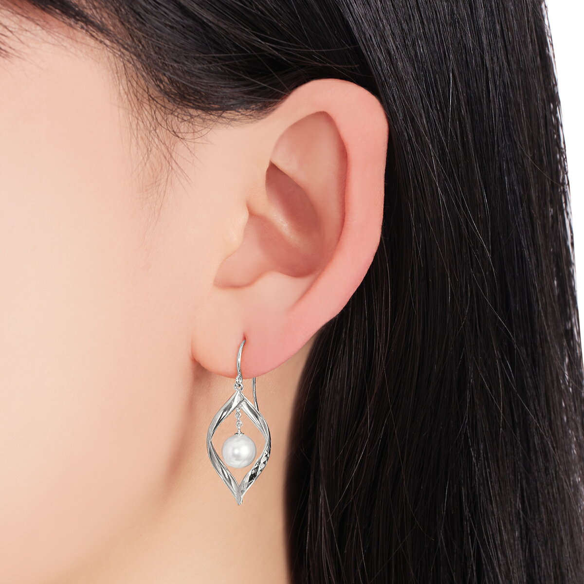 プラチナアコヤ真珠ピアス（6mm）