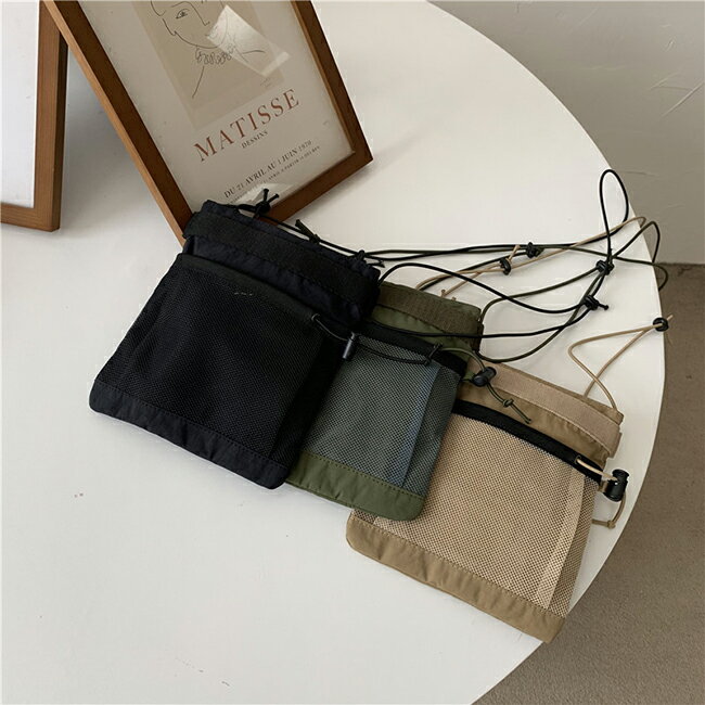 サコッシュ メンズ バッグ レディース ミニショルダーバッグ 斜めがけ ミニショルダー 縦型 ミニ バッグ ショルダー ショルダーバッグ おしゃれ 軽い 軽量 ベージュ ブラック 黒 カーキ 2025 春 春夏 夏