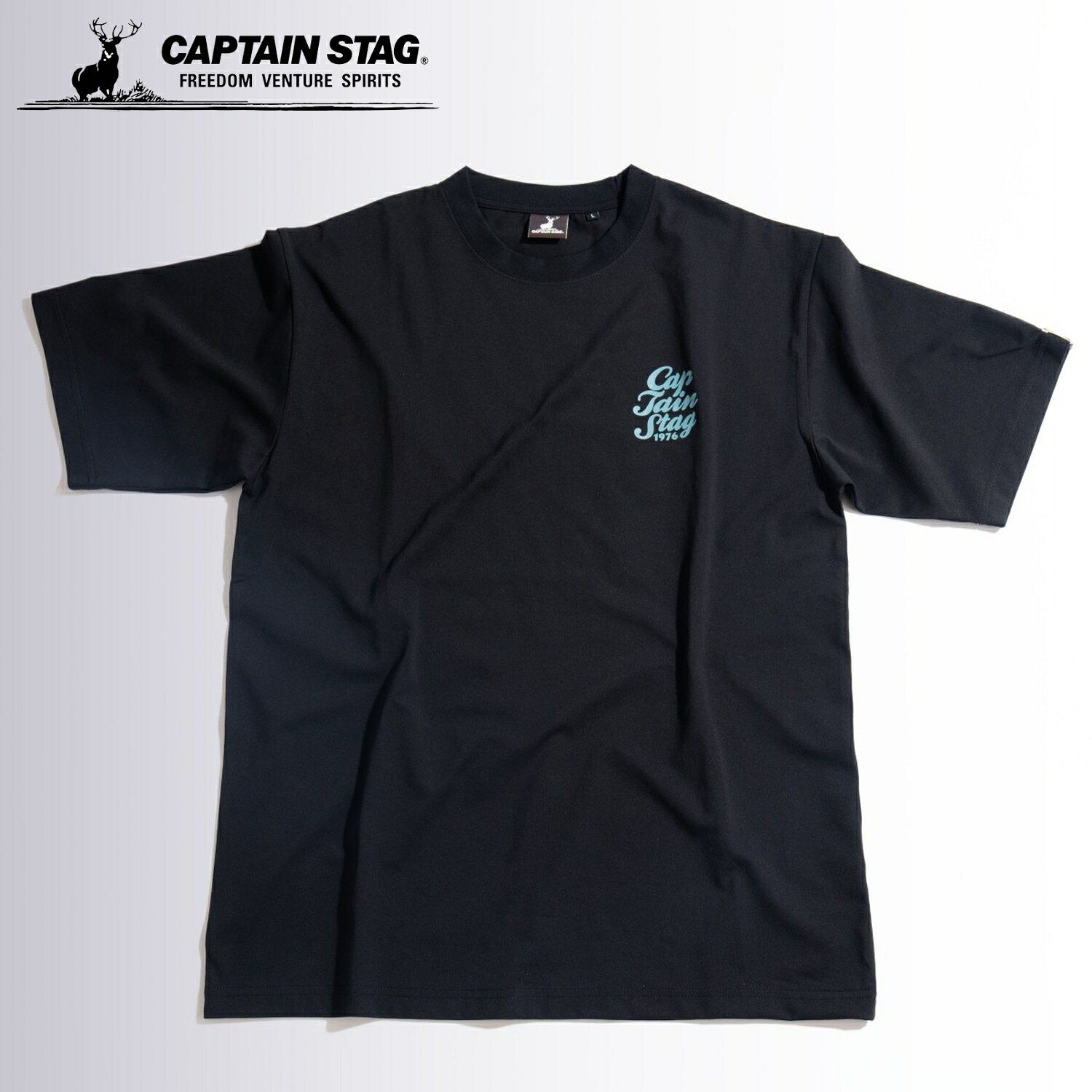 ■商品名 50th CAPTAIN STAG T-Shirt（ポップロゴ／ブラック）L ■品番 UX-6076 ■商品説明 特徴:ポップなロゴの中に歴代ロゴがあしらわれた、50周年記念にふさわしいスペシャルなデザイン。素材はポリエステル100％。伸縮性のある吸汗速乾素材を使用し、汗をかいてもベタつきにくい。UVカット機能と抗菌防臭加工を備えており、長時間快適に着用していただけます。製品サイズ:(約)身巾54×身丈71×肩巾50×袖丈23×裾巾54cm肩巾50cm、袖丈23cm、チェスト96〜104cm、身長175〜185cm(すべてヌード寸法)材質:ポリエステル100％(UVケア/抗菌防臭/ストレッチ)原産国:中国※同商品でも、生産の過程で1〜2cmの個体差が生じる場合がありますレンタル等による貸出、オークション等による販売や中古販売、及び譲渡によって発生した故障・破損・損害・事故などにつきましては一切責任を負いかねますので予めご了承ください。 ■商品スペック 製品サイズ:(約)身巾54×身丈71×肩巾50×袖丈23×裾巾54cm肩巾50cm、袖丈23cm、チェスト96〜104cm、身長175〜185cm(すべてヌード寸法)材質:ポリエステル100％(UVケア/抗菌防臭/ストレッチ)、原産国:中国※同商品でも、生産の過程で1〜2cmの個体差が生じる場合があります特徴:ポップなロゴの中に歴代ロゴがあしらわれた、50周年記念にふさわしいスペシャルなデザイン。素材はポリエステル100％。伸縮性のある吸汗速乾素材を使用し、汗をかいてもベタつきにくい。UVカット機能と抗菌防臭加工を備えており、長時間快適に着用していただけます。 ■関連キーワード キャンプ キャンプ用品 イベント ピクニック BBQ バーベキュー アウトドア レジャー 行楽 鹿番長 キャプスタ 50年 50周年 記念 限定 シャツ メンズ レディース ユニセックス 大人 服 トップス 登山 釣り トレッキング 夏 UVカット カットソーキャプテンスタッグ(CAPTAIN STAG) 【50周年限定商品】 半袖 Tシャツ 50th CAPTAIN STAG T-Shirt ポップロゴ Lサイズ ブラック UX-6076 ■商品名 50th CAPTAIN STAG T-Shirt（ポップロゴ／ブラック）L ■品番 UX-6076 ■商品説明 特徴:ポップなロゴの中に歴代ロゴがあしらわれた、50周年記念にふさわしいスペシャルなデザイン。素材はポリエステル100％。伸縮性のある吸汗速乾素材を使用し、汗をかいてもベタつきにくい。UVカット機能と抗菌防臭加工を備えており、長時間快適に着用していただけます。製品サイズ:(約)身巾54×身丈71×肩巾50×袖丈23×裾巾54cm肩巾50cm、袖丈23cm、チェスト96〜104cm、身長175〜185cm(すべてヌード寸法)材質:ポリエステル100％(UVケア/抗菌防臭/ストレッチ)原産国:中国※同商品でも、生産の過程で1〜2cmの個体差が生じる場合がありますレンタル等による貸出、オークション等による販売や中古販売、及び譲渡によって発生した故障・破損・損害・事故などにつきましては一切責任を負いかねますので予めご了承ください。 ■商品スペック 製品サイズ:(約)身巾54×身丈71×肩巾50×袖丈23×裾巾54cm肩巾50cm、袖丈23cm、チェスト96〜104cm、身長175〜185cm(すべてヌード寸法)材質:ポリエステル100％(UVケア/抗菌防臭/ストレッチ)、原産国:中国※同商品でも、生産の過程で1〜2cmの個体差が生じる場合があります特徴:ポップなロゴの中に歴代ロゴがあしらわれた、50周年記念にふさわしいスペシャルなデザイン。素材はポリエステル100％。伸縮性のある吸汗速乾素材を使用し、汗をかいてもベタつきにくい。UVカット機能と抗菌防臭加工を備えており、長時間快適に着用していただけます。 ■関連キーワード キャンプ キャンプ用品 イベント ピクニック BBQ バーベキュー アウトドア レジャー 行楽 鹿番長 キャプスタ 50年 50周年 記念 限定 シャツ メンズ レディース ユニセックス 大人 服 トップス 登山 釣り トレッキング 夏 UVカット カットソー