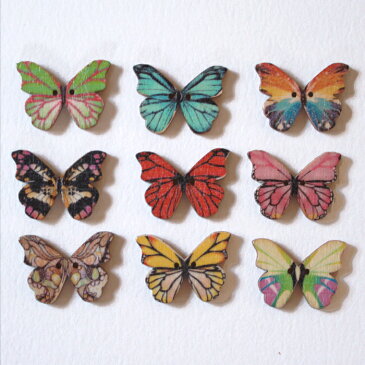 【5個セット】蝶の木製ボタン/ちょうちょ/アクセサリーパーツ/手芸/クラフト/DIY