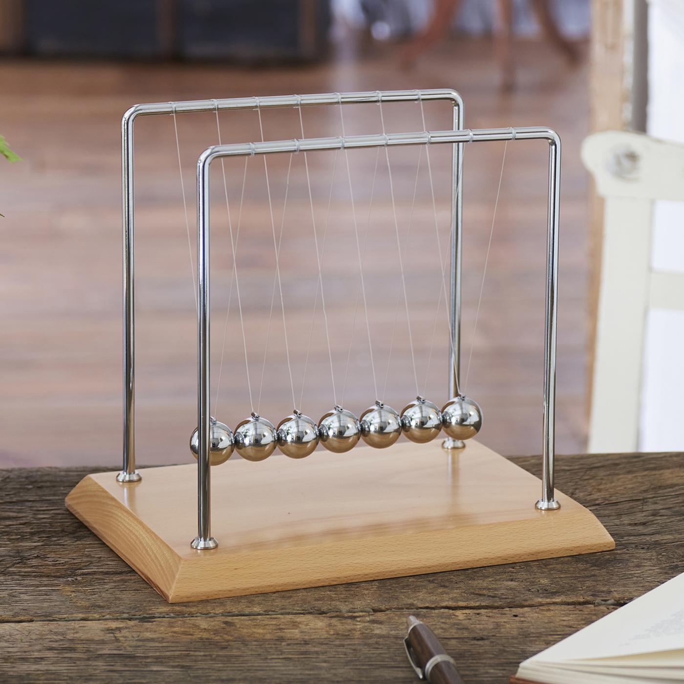 【送料無料】茶谷産業 Fun Science ファンサイエンス ニュートンのゆりかごL 333-192 ゆりかご バランスボール シルバーメタリック ナチュラルウッド 観賞 置き物 シンプル 物理系 インテリア おしゃれ 玄関 寝室 リビング 実験装置 サイエンス 大人 子どものサムネイル