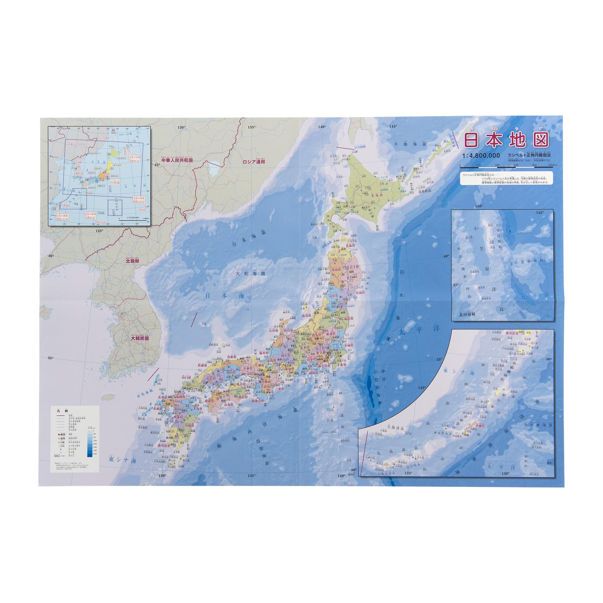 日本地図のポスターです。都道府県名や都道府県庁所在地はもちろん、主な山や水部の名称も記載しており、学習に役立ちます。サイズW594×H420mm個装サイズ：22×30×1cm重量31g個装重量：31g素材・材質紙生産国日本広告文責:三山木子有限会社Tel 06-6345-7927fk094igrjs