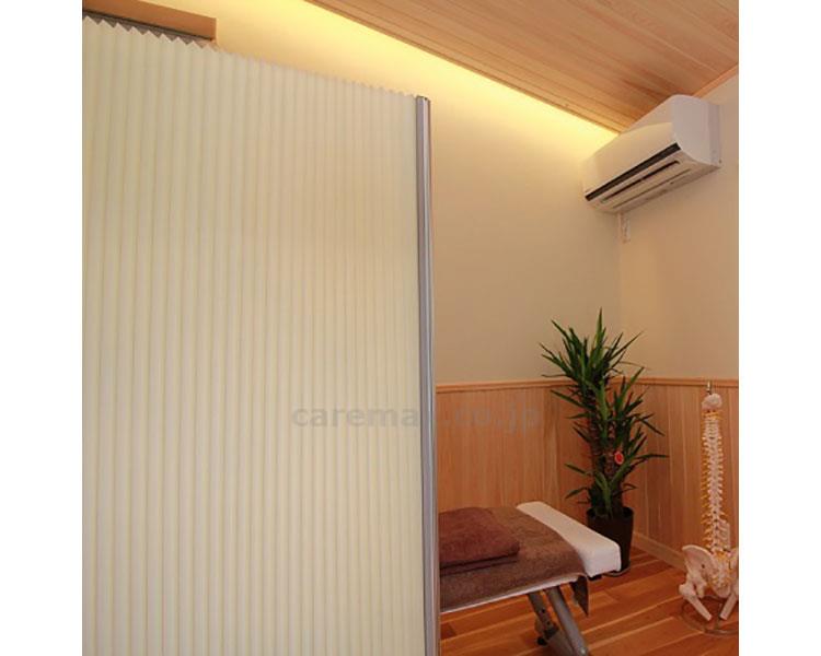 ★ポイント最大16倍★【全国配送可】-消臭・防炎・伸縮プリーツパーテーション L7076　アイボリー　ロング丈 　JAN 4903220970763 kt493858 取寄品 医療・施設 施設用備品 パーテーション-【介護福祉用具】