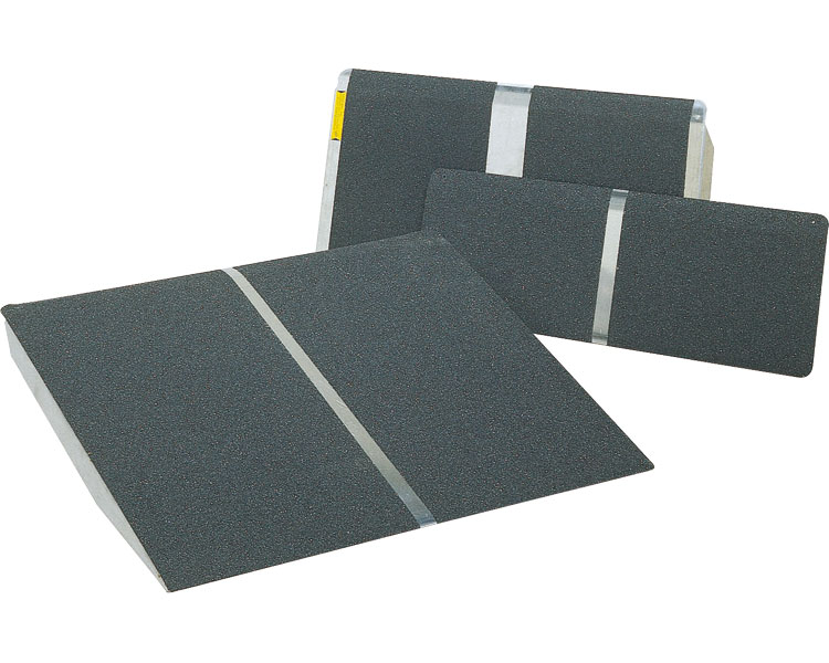 ★ポイント最大16倍★【全国配送可】-ポータブルスロープ　アルミ1枚板 PVT040　40.5cm イーストアイ　JAN 4515914900194 kt206495 取寄品 歩行関連 屋外用スロープ・電動昇降機 屋外用スロープ　1枚物-【介護福祉用具】