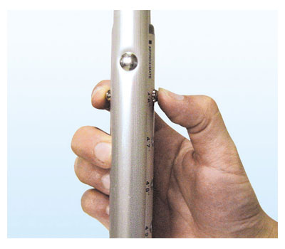 ★ポイント最大16倍★【全国配送可】-松葉杖　2本組 S11-M(中) カワムラサイクル　JAN 4514133022564 kt2..