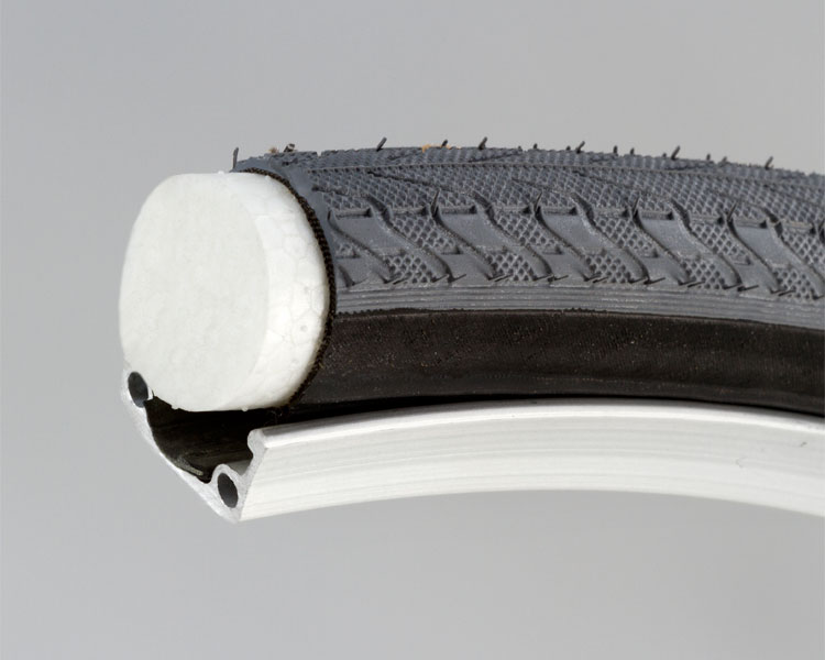 ★ポイント最大16倍★【全国配送可】-ウルトラシリーズ用ノーパンクタイヤエアリー仕様 新車取付 日進医療器　JAN kt350460 取寄品 歩行関連 車いす その他(車いす)-【介護福祉用具】