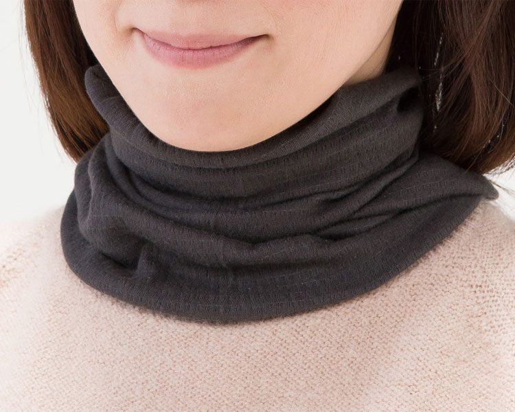 ★ポイント最大16倍★【全国配送可】-シルク綿ガーゼマスクネックウォーマー ブラック セルヴァン　JAN 4516307002181 kt420459 取寄品 衣類 衣類小物 防寒具-【介護福祉用具】