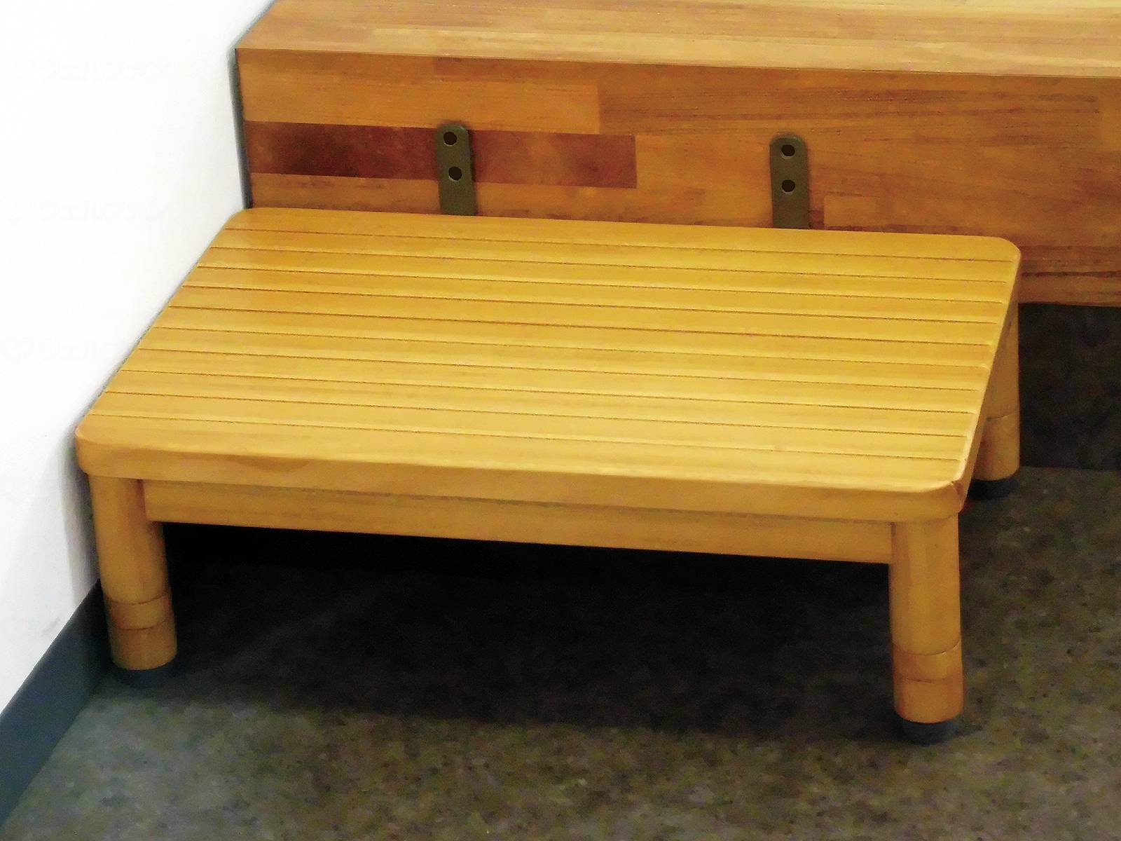 ★ポイント最大16倍★【全国配送可】-段差解消踏台　スタンダードタイプ/ミディアムオーク/46 キヨタ KB-100　JAN 4562101521021 -【W介護用品】