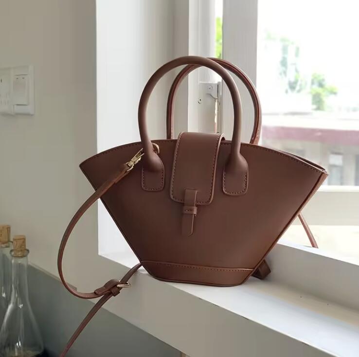 ハンドバッグ 2way ショルダーバッグ レディース コンパクト 軽量 軽い 大人 可愛い きれいめ カジュアル 扇形 小さめ バッグ 鞄 カバン