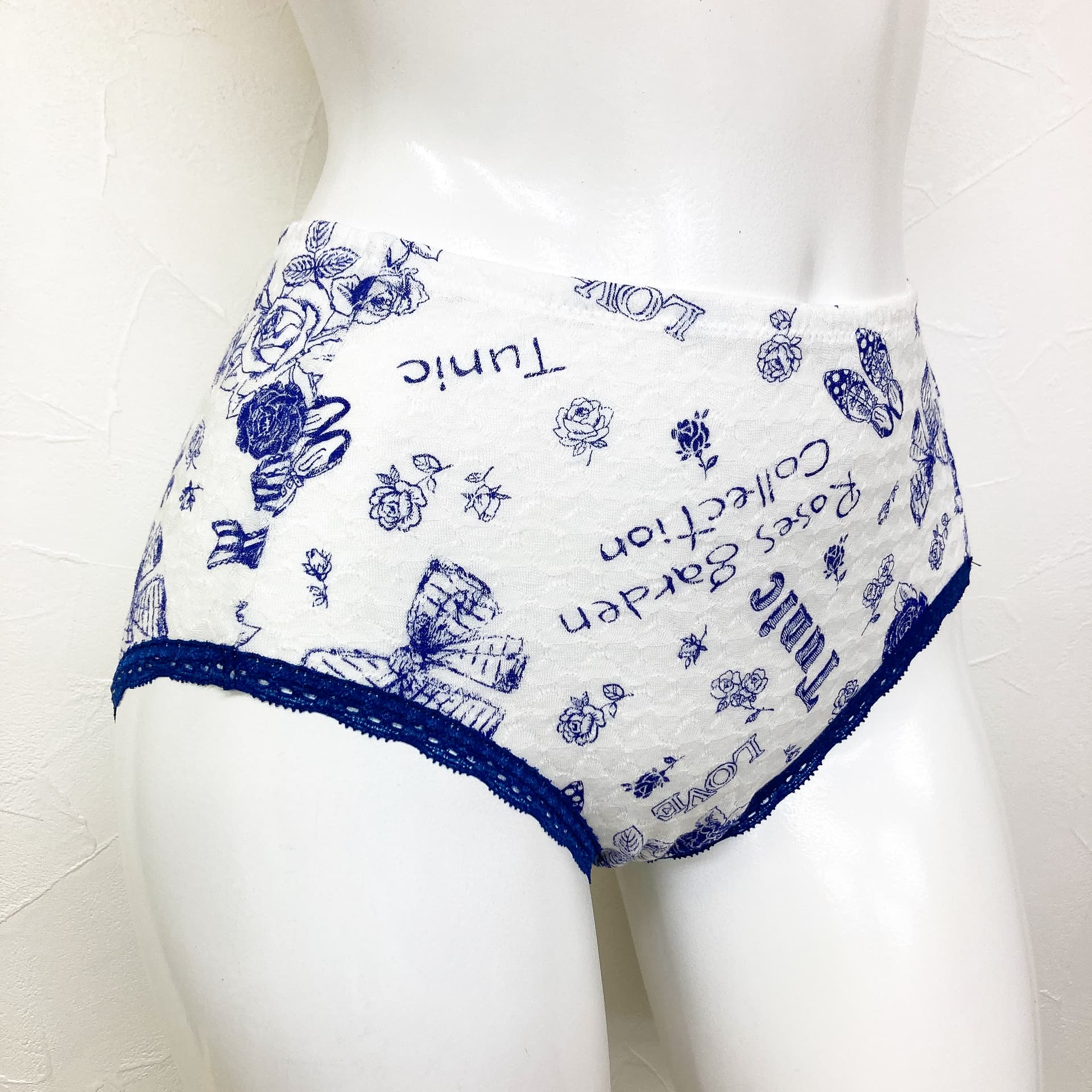 商品情報素材/材質綿100％サイズ/寸法日本製【サイズ表】Mサイズ：ヒップ約85cm～93cmLサイズ：ヒップ約90cm～98cmその他商品説明毎年の夏の人気者、メロンジャガードです。シャリ感が夏らしい清涼感たっぷりの素材♪白地×ネイビーで描かれた天使とリボン。ベーシックデザインのショーツです。注意※衛生商品についてのお願い※婦人肌着は衛生商品でございますので、返品・交換はいたしかねます。