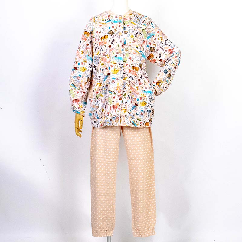 【送料無料】パジャマ　TUNIC　40接結・パリ　丸首全開トレーナーパジャマ　ベージュ　フリーサイズ　26362-A