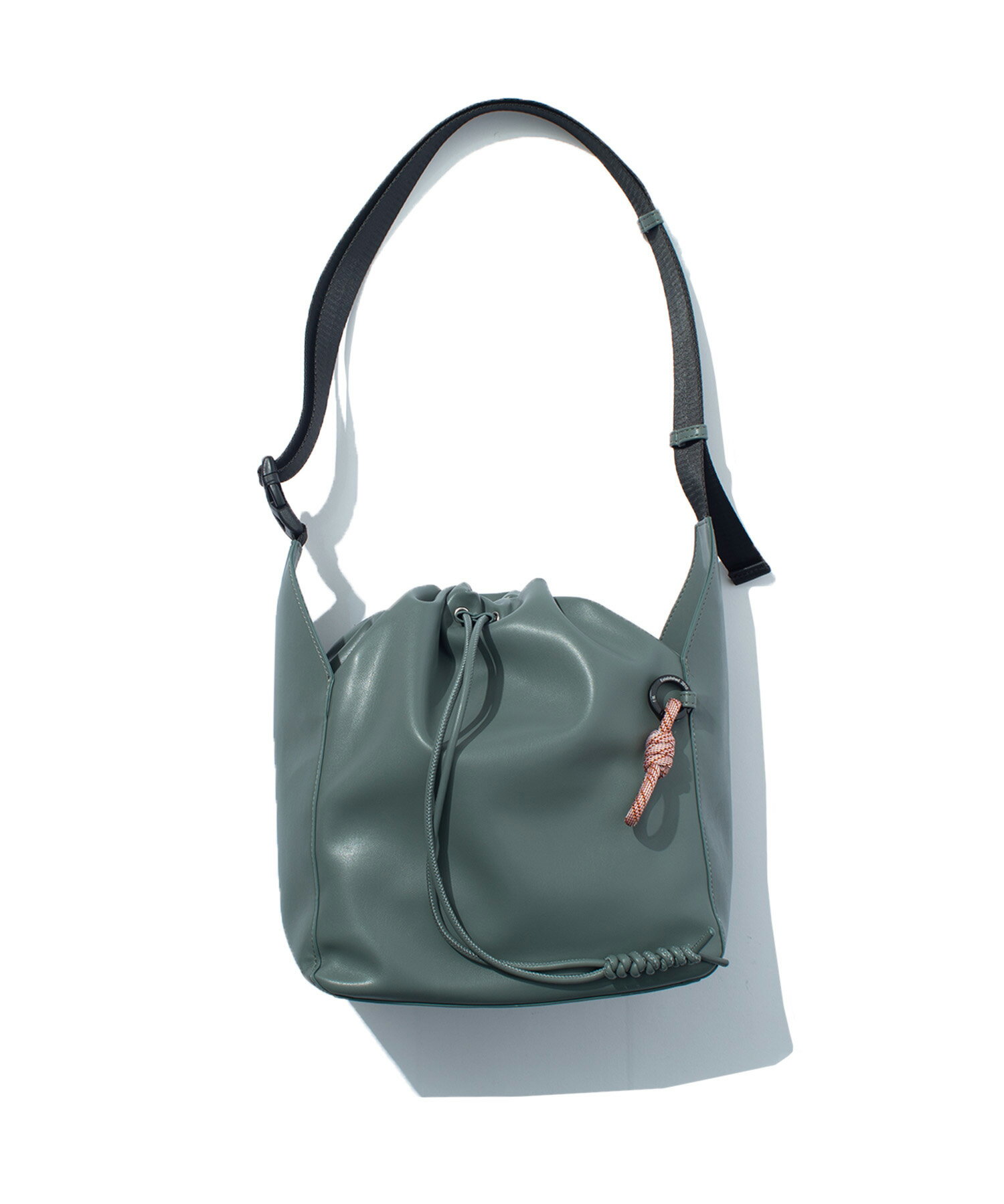 エフシーイー（F/CE.） バッグ メンズ F/CE. エフシーイー / テックレザードローストリングショルダー / TECH LEATHER DRAWSTRING SHOULDER - FOLIAGE GREEN / FLE34241B0005