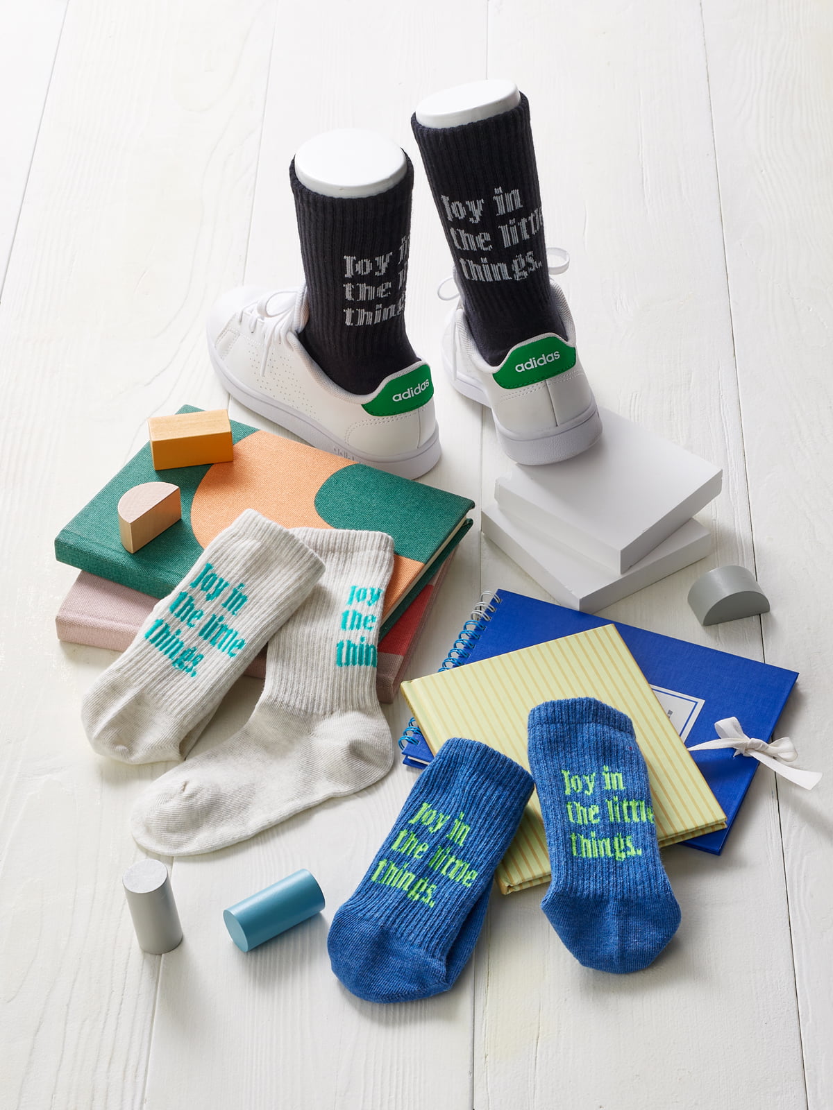 【3足組】[キッズ]バックロゴ入りソックス キッズ ソックス 靴下 3足セット 運動会 目立つ 色 ネオンカラー ダンス シンプル ジュニア 男の子 女の子 子供用 子供 ソックス くつした 男子 無地 通園通学 イベント用 小学校 お遊戯会 運動会 発表会 蛍光 スクールのサムネイル