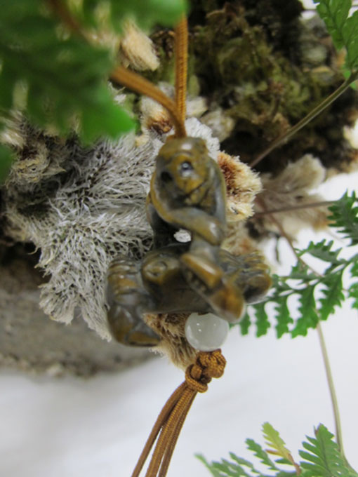 木彫り 根付 ストラップ 〜猿と蟹〜一刀彫 素材:柘植