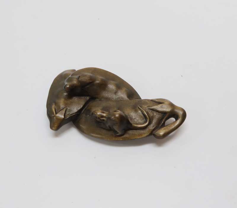 木彫り　根付　〜えんどう豆にねずみ〜一刀彫 / 素材：柘植