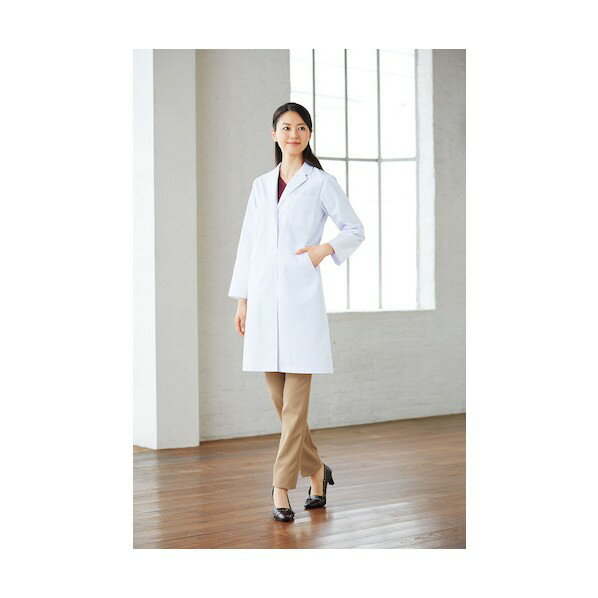 特徴 ■特徴 ベーシックな三つボタンの女性用ドクターコート（診察衣）は、シンプルな作りで着心地の良い素材を使用しました。 仕様 入数 1点 2530PO1LL