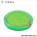 特徴 ●軽く扱い易いプラスチック製。 強力な吸盤で確実に固定します。 ●サイズ:本体/直径78×高さ26mm、針/太さ1.3mm ●質量:60g ●材質:剣山/ポリカーボネイト、吸盤/PVC ●針の本数:271本 仕様 サイズ 大 カラー グリーン 重量 材質 付属品