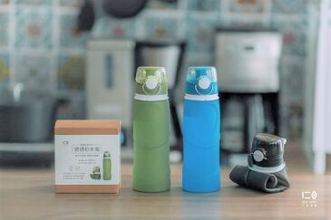 シリコン ボトル 折りたたみ 750ml エコ 飲み物 ドリンク 便利 食洗機ok 食品用 水筒 子供 携帯 軽量 健康 繰り返し使用 耐冷 耐熱 【台湾直送】